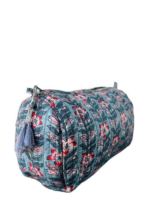 (M085) Make Up Bag Green Vines Red Flowers